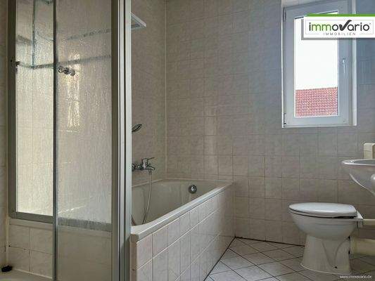 Bad mit Wanne & Dusche