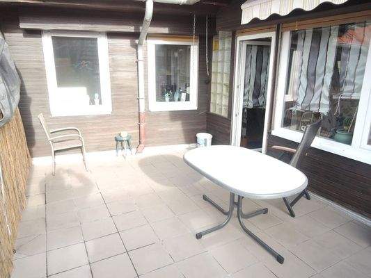 Geräumige, sonnige Dachterrasse mit Markise