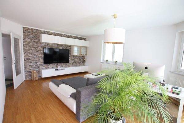 Traumhafte, neuwertige 3 Zi Gartenwohnung mit 400m² Eigengarten in Waidmannsdorf mit Tiefgarage