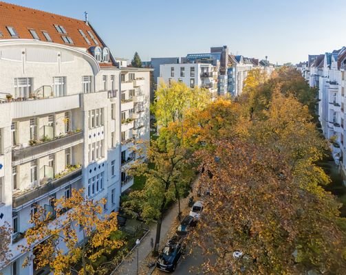 Fassadenansicht mit Blick ins Grüne