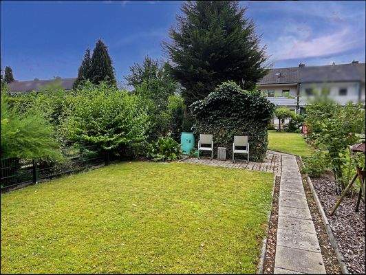 Das große Gartengrundstück ist liebevoll angelegt