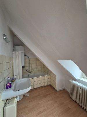 Apartment 2 Tageslichtbad mit Dusch-Badewannenkombination.jpg