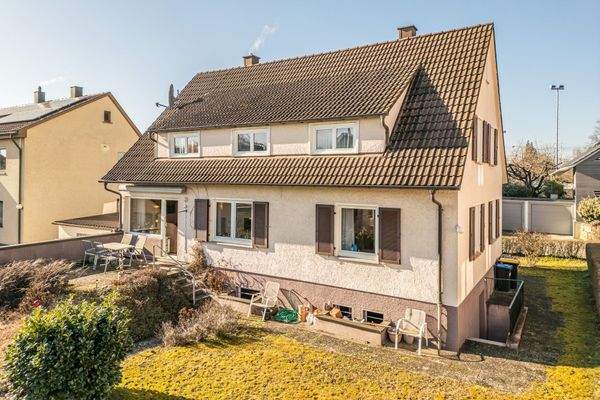 Zweifamilienhaus mit großem Garten