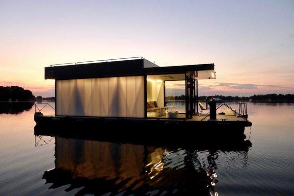 Leuchtkörper bei Nacht.jpg