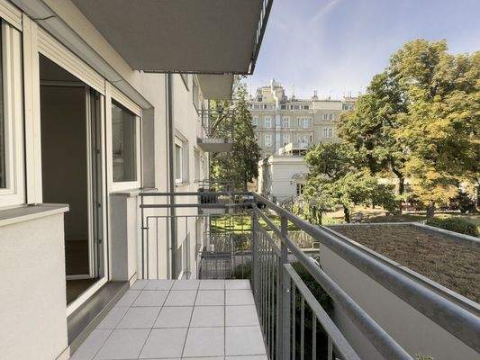 Balkon ca. 4 m² Richtung Innenhof