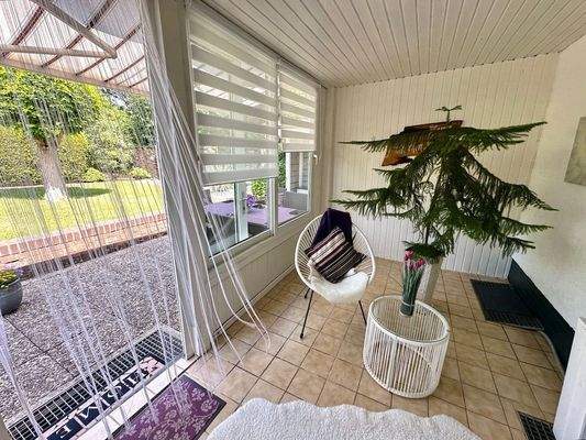 Zugang zum schönen Winergarten.