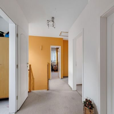 Diele und Treppen OG