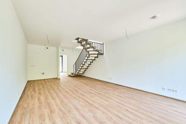 Leo III N 6.6. Wohnzimmer mit offener Küche.jpg