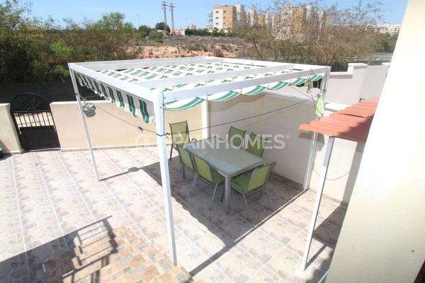 Duplex Apartment Near the Amenities in La Zenia Alicante