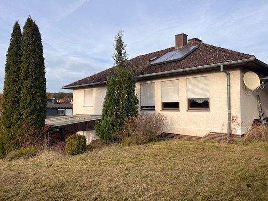 Rückansicht Wohnhaus mit Freisitz Einliegerwohnung