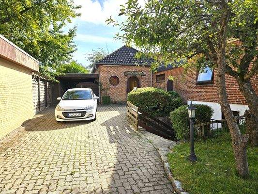 Auffahrt + Zugang Keller