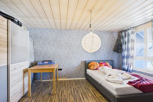 Schlafzimmer 1. OG.jpg