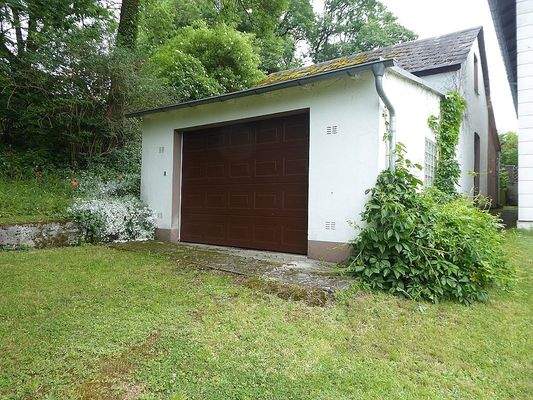 Garage mit Nebengebäude