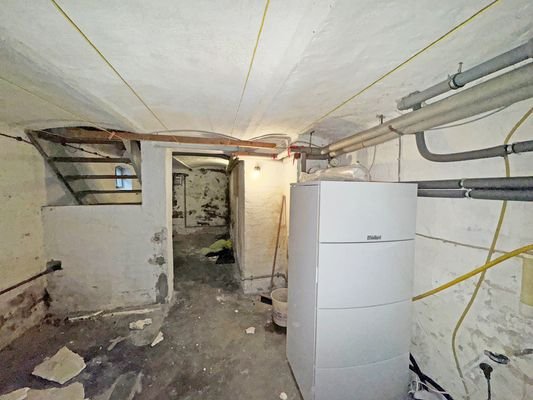 Keller mit neuwertiger Heizungsanlage