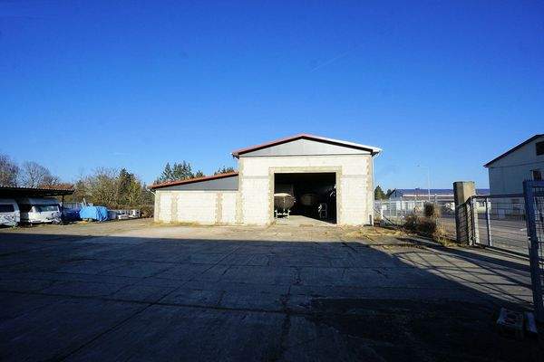 Haupteingang Halle (2).jpg