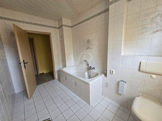 Badezimmer mit Badewanne