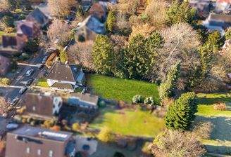 Baugrundstück mit Altbestand