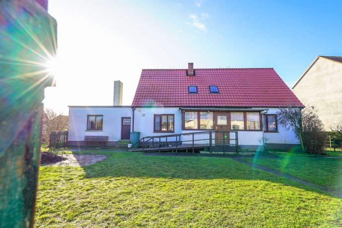 Großes Bauernhaus mit Nebengelass an der Ostsee