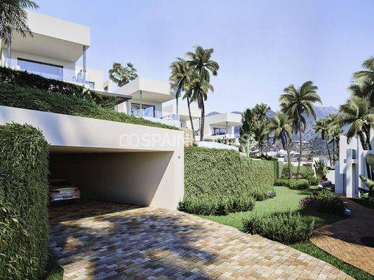 Marbella Townhouses in 5-Star Complex with Privileged Facilities