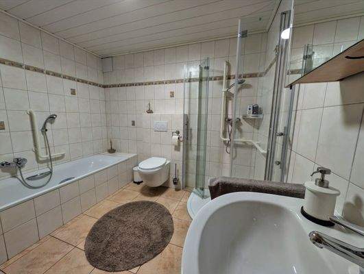 Badezimmer im Erdgeschoss