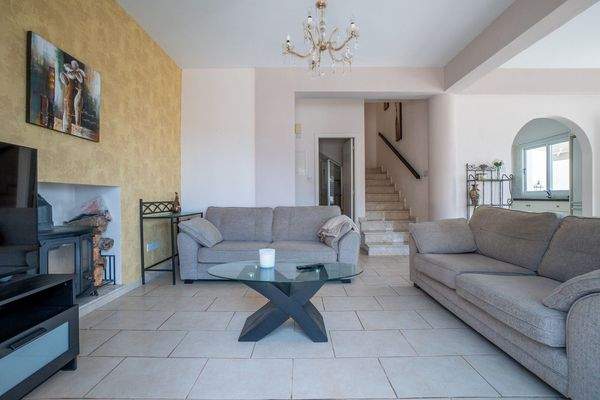 Wohnzimmer mit Kamin