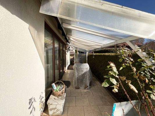 überdachte Terrasse
