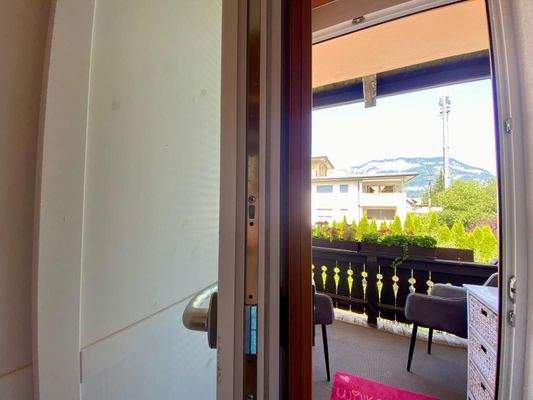 Massive Fenstertüren