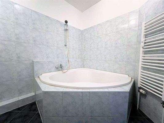 Komfortable Eckbadewanne