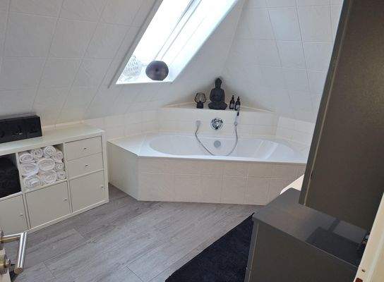 Dusch- und Wannenbad im DG