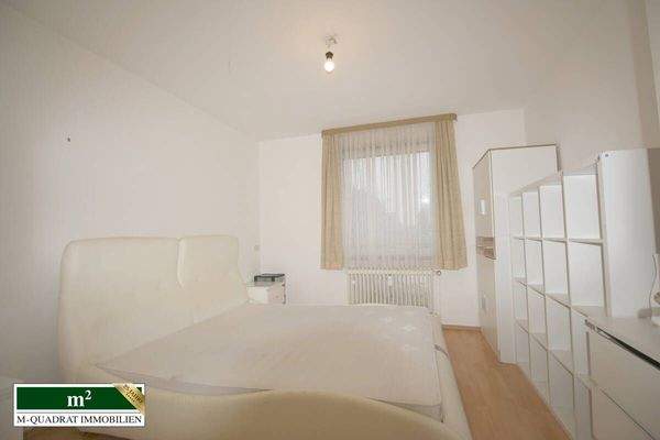 Geräumiges Schlafzimmer