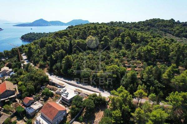 Exklusives Bauareal für luxuriöse Villen: auf malerischen Hügel