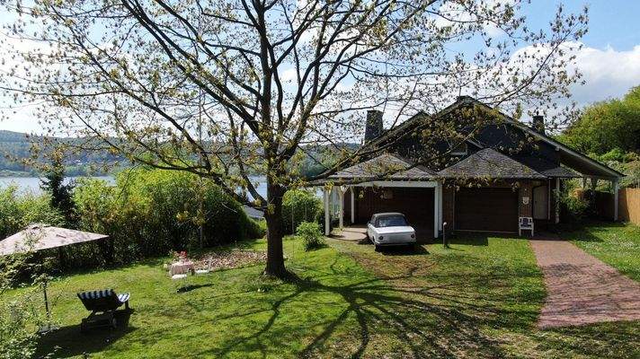 Ostseite - Carport und Garage