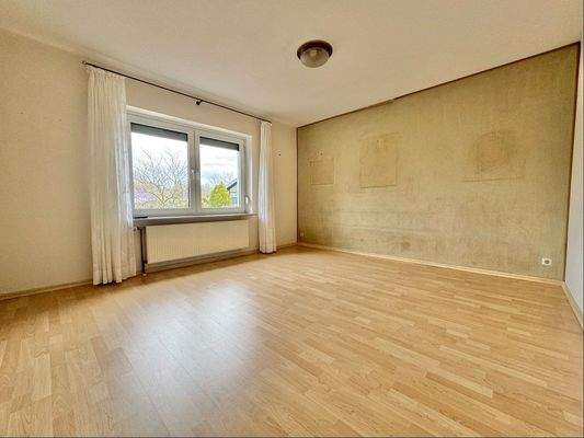 Großzügiges Schlafzimmer (EG)