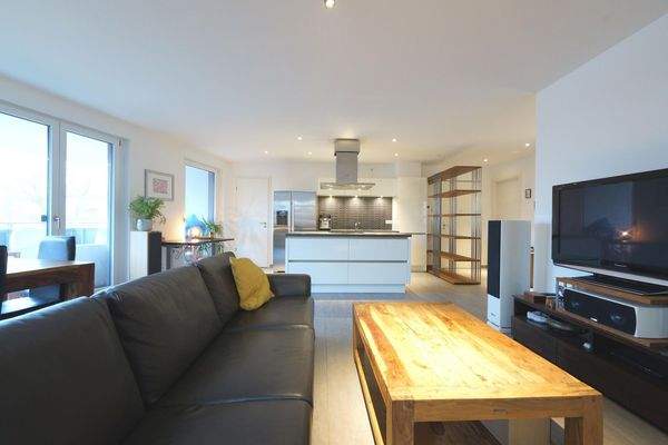 Wohnzimmer mit Balkon