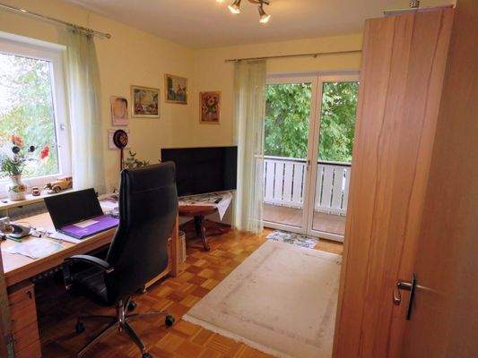 Arbeitszimmer mit Balkon im OG 