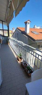 schönes Penthouse im Zentrum von Grado mit Terrasse und Parkplatz