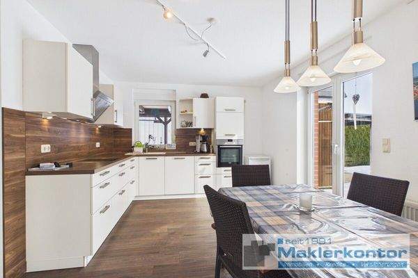 Küche mit Essbereich