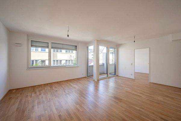 Wohnzimmer mit südseitiger Loggia