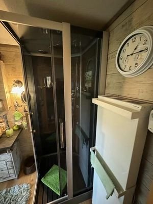 11 innen mit Balkon Küche Bad etc (7)