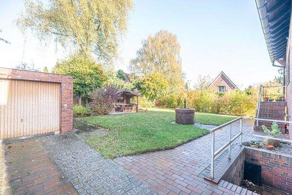 Der eingewachsene Garten des Hauses hat viel zu bieten