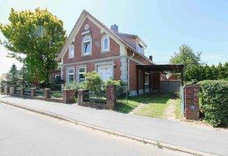 Seitenansicht mit Carport