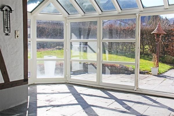 Wintergarten mit direktem Terrassenzugang