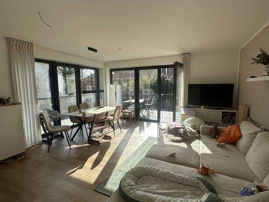 Wohnzimmer mit Essbereich