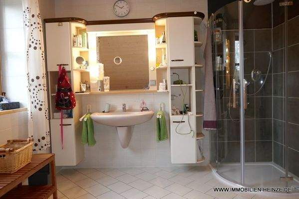 mit Dusche, Wanne, Bidet, WC