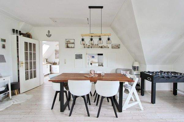 WE 2 Essbereich Blick zur Durchreiche