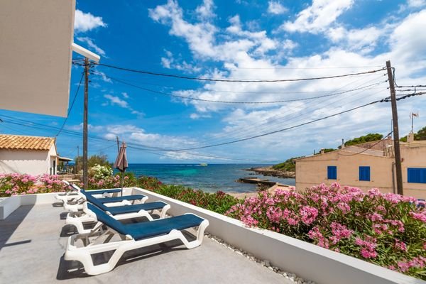 Modernes und helles Haus direkt am Meer mit separatem Gästezimmer