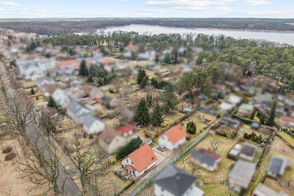 Vogelperspektive im Hintergrund der Motzener See