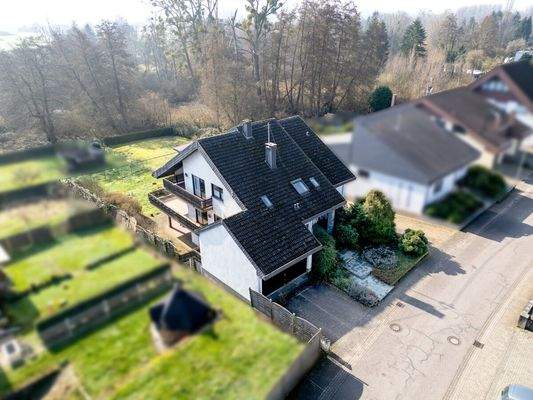 Vielseitiges Zweifamilienhaus in Wallerfangen 