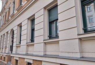 Blick auf die Fenster der Wohnung