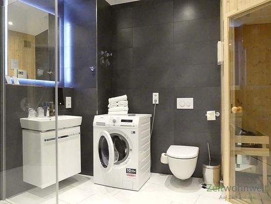 rechtes Bad mit Sauna